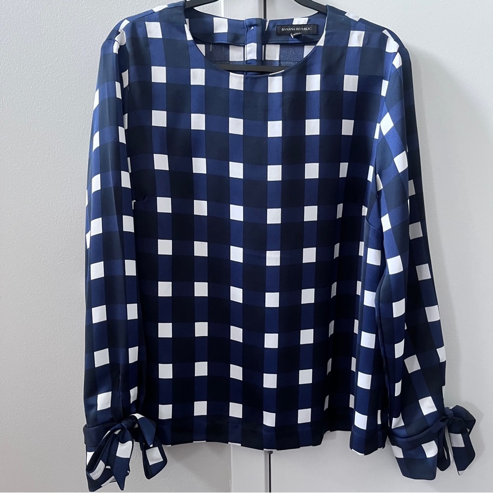 Banana Republic Navy and White Gingham Satin Crewneck Blouse - Picture 5 of 9
